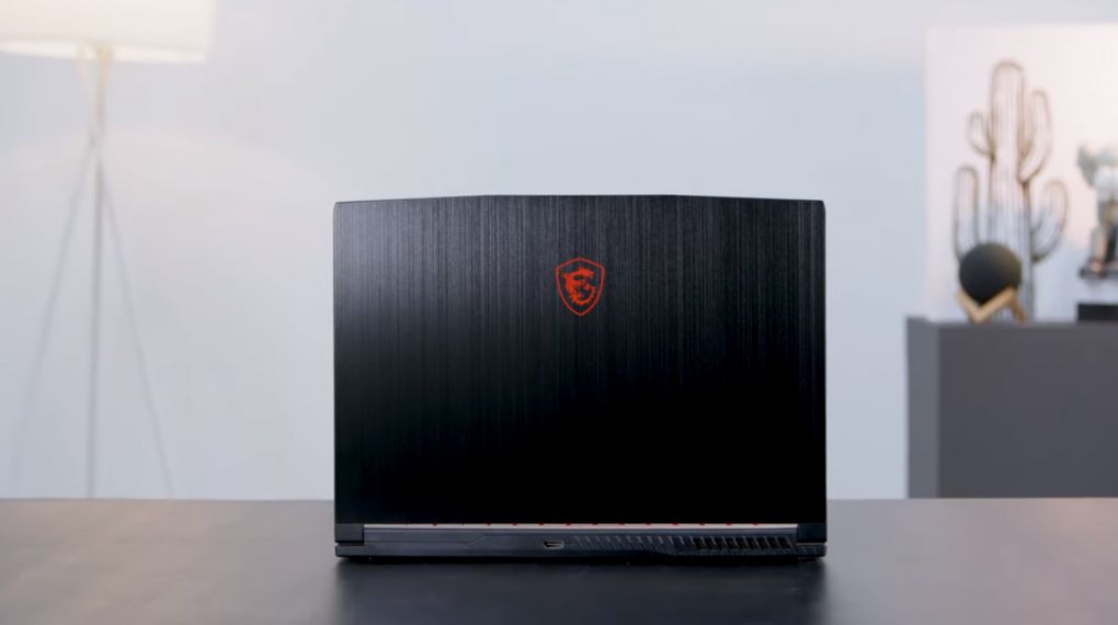 Thiết kế hầm hố quen thuộc từ dòng laptop gaming