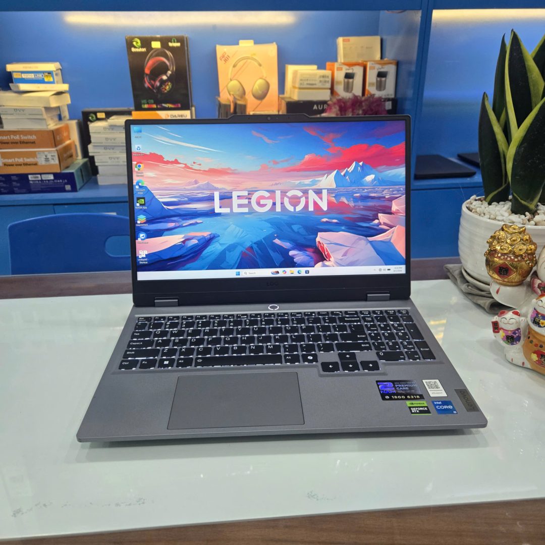 Lenovo LOQ 15IAX9
